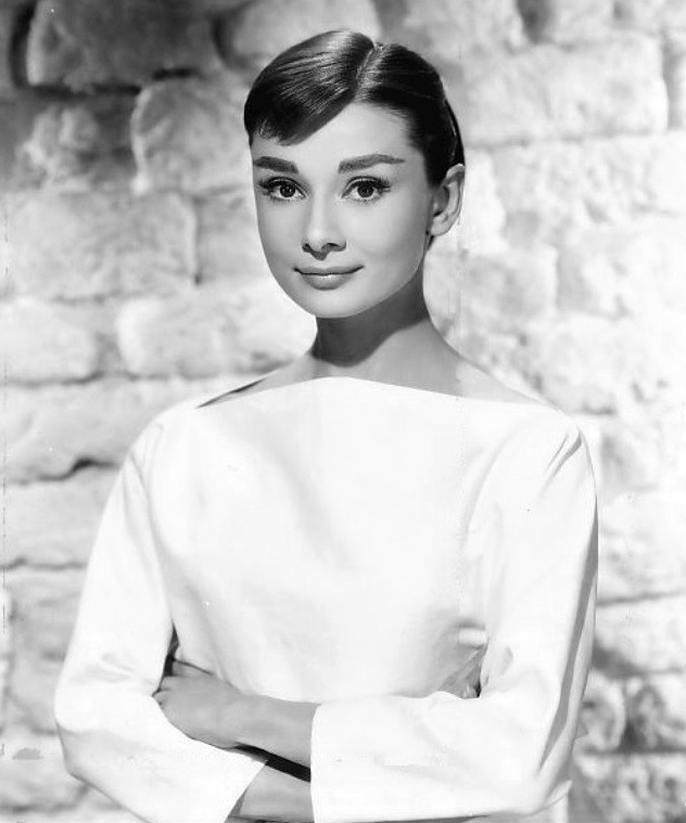 MODA NA DZIEWCZĘCOŚĆ Audrey_Hepburn_1956