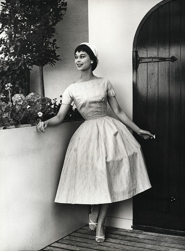 MODA NA DZIEWCZĘCOŚĆ a la Hepburn 1955