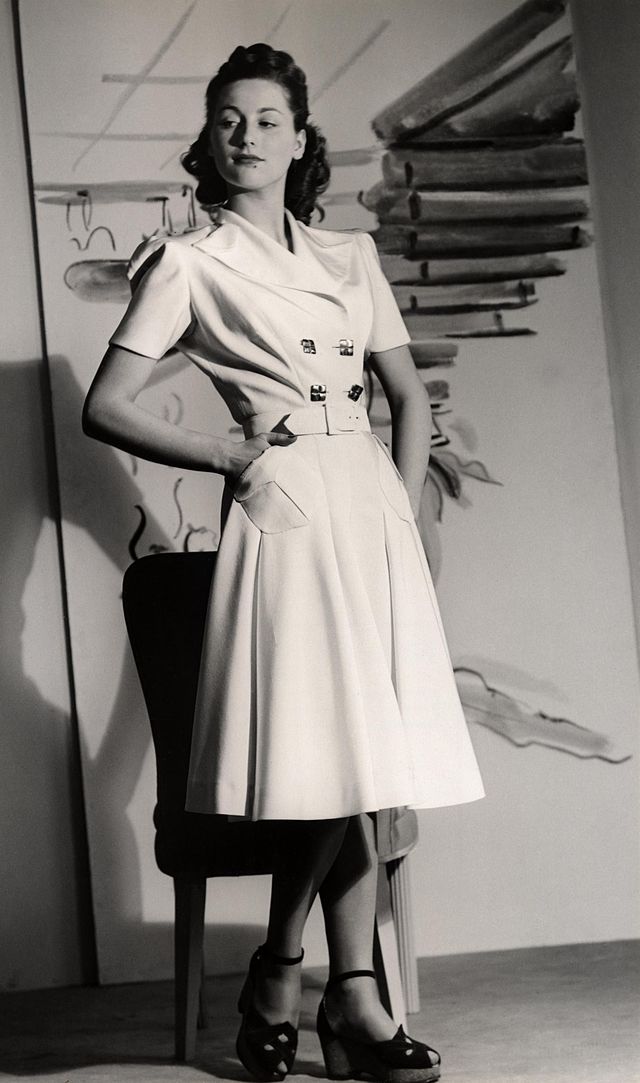 Znalezione obrazy dla zapytania lata 30 moda coat-dress