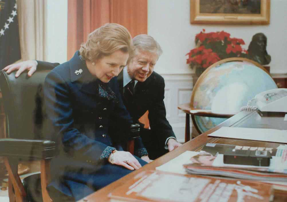 Thatcher_at_Oval_Office_desk_with_Carter